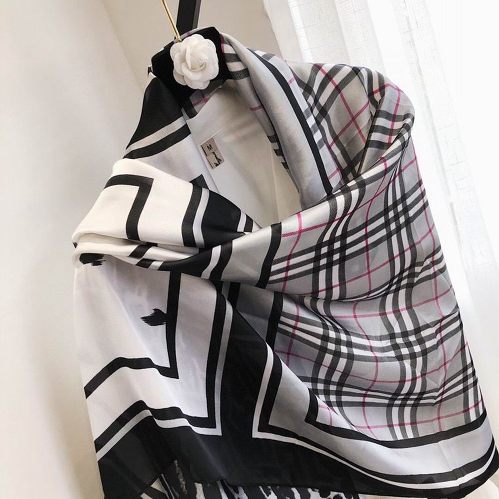 Bv*b*rry Scarf
